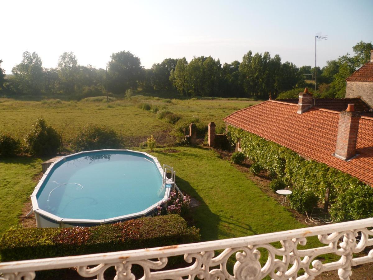 Bed and Breakfast Le Logis Les Pineaux Esterno foto
