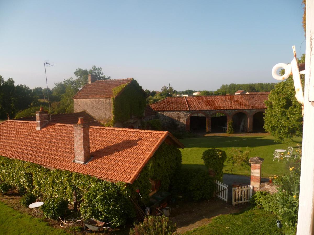 Bed and Breakfast Le Logis Les Pineaux Esterno foto