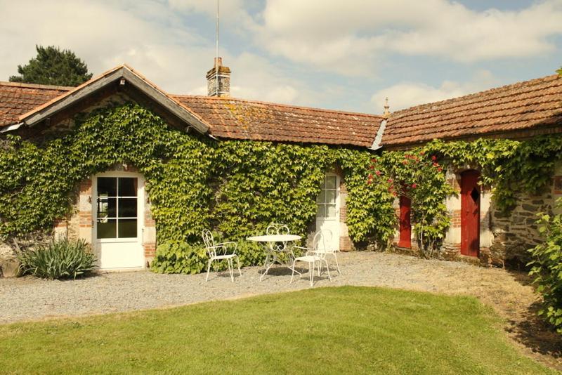 Bed and Breakfast Le Logis Les Pineaux Esterno foto
