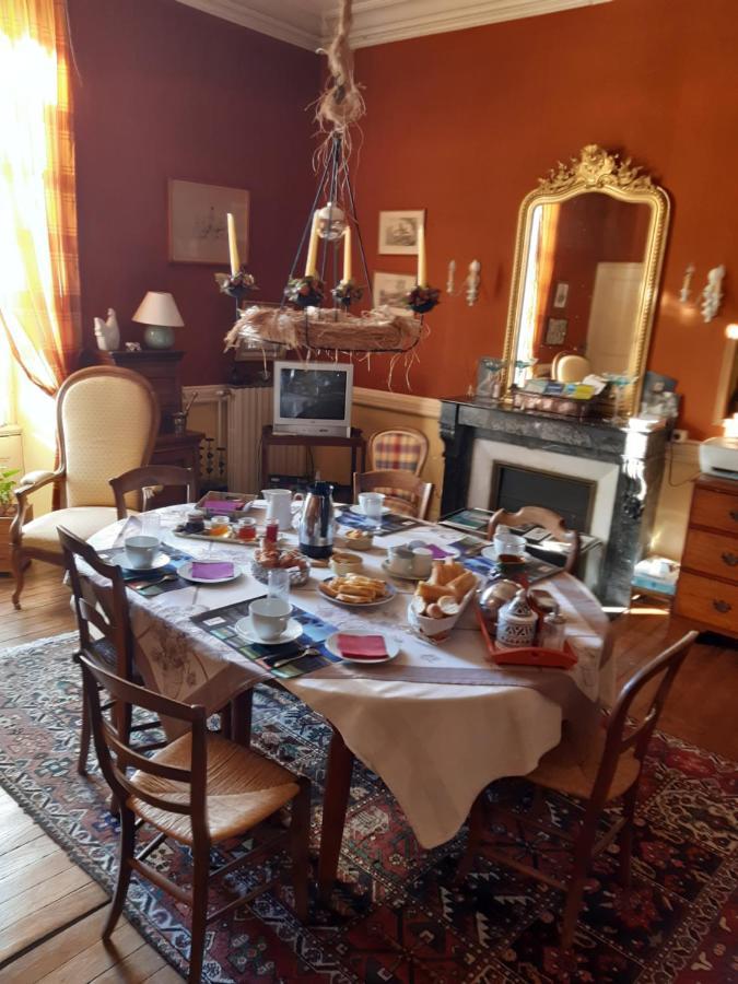 Bed and Breakfast Le Logis Les Pineaux Esterno foto